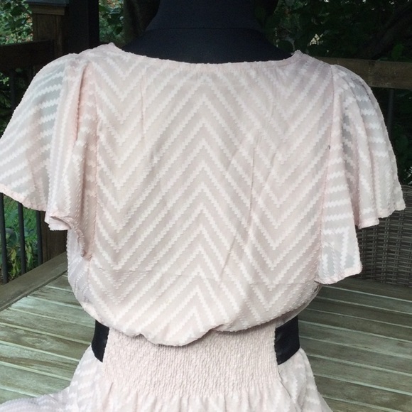Pretty blush pink Dex  dress - Picture 4 of 16